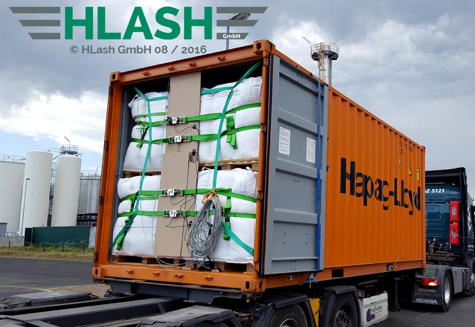 Rückhaltesystem von HLash GmbH für Weichverpackungen zur Ladungssicherung im Container